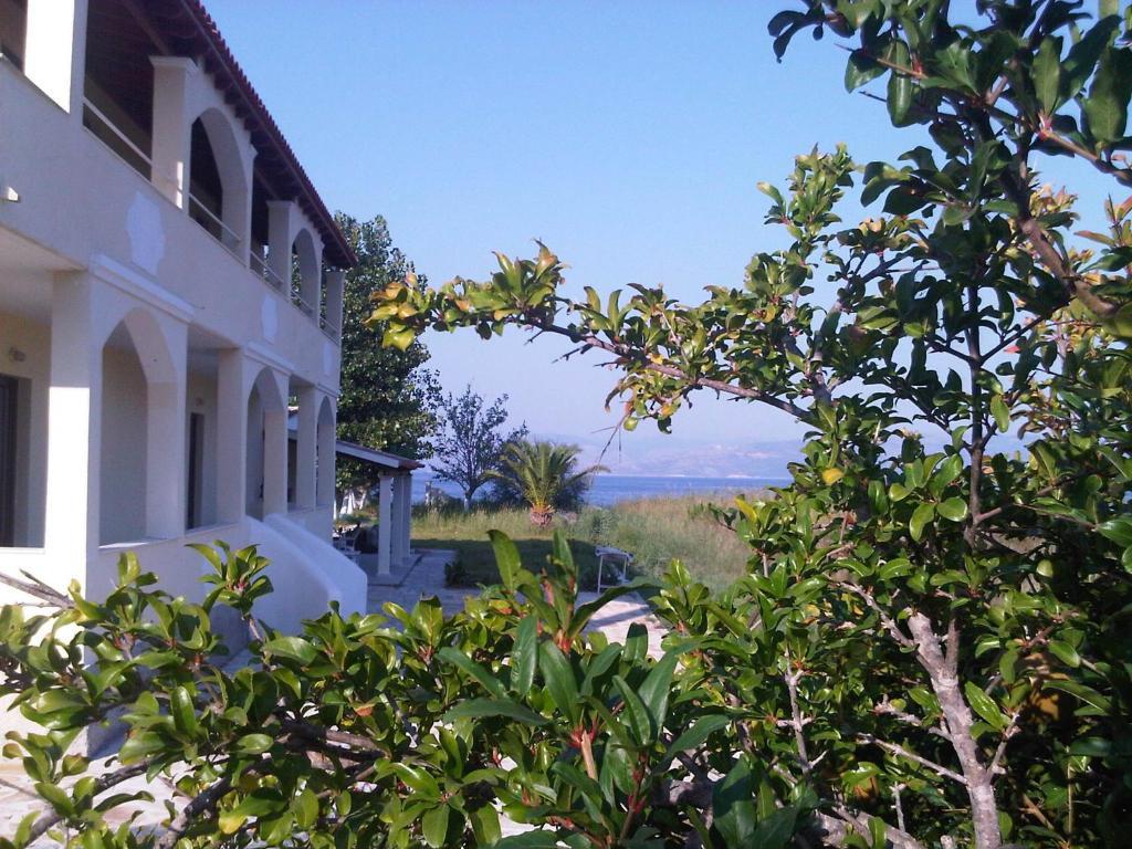 Virginia'S Beachfront Apartments Kavos Luaran gambar